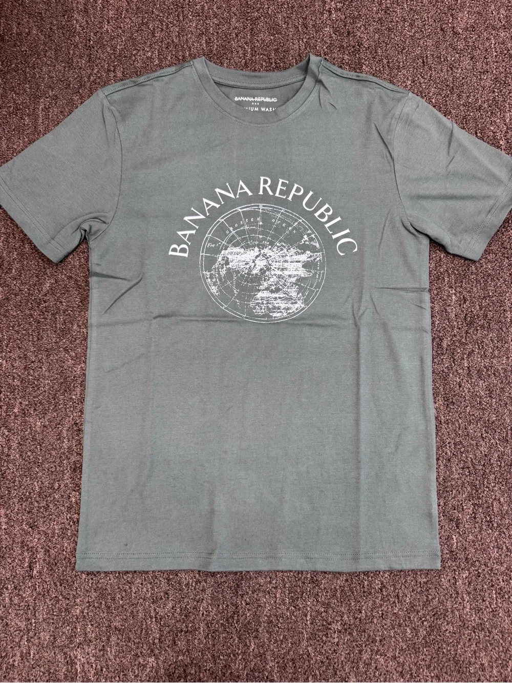 Banana Republic Men's Olive Green Graphic Crewneck Tee